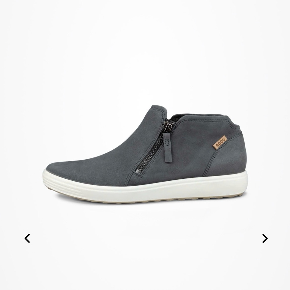 ECCO Women’s Nubuck Zip Bootie